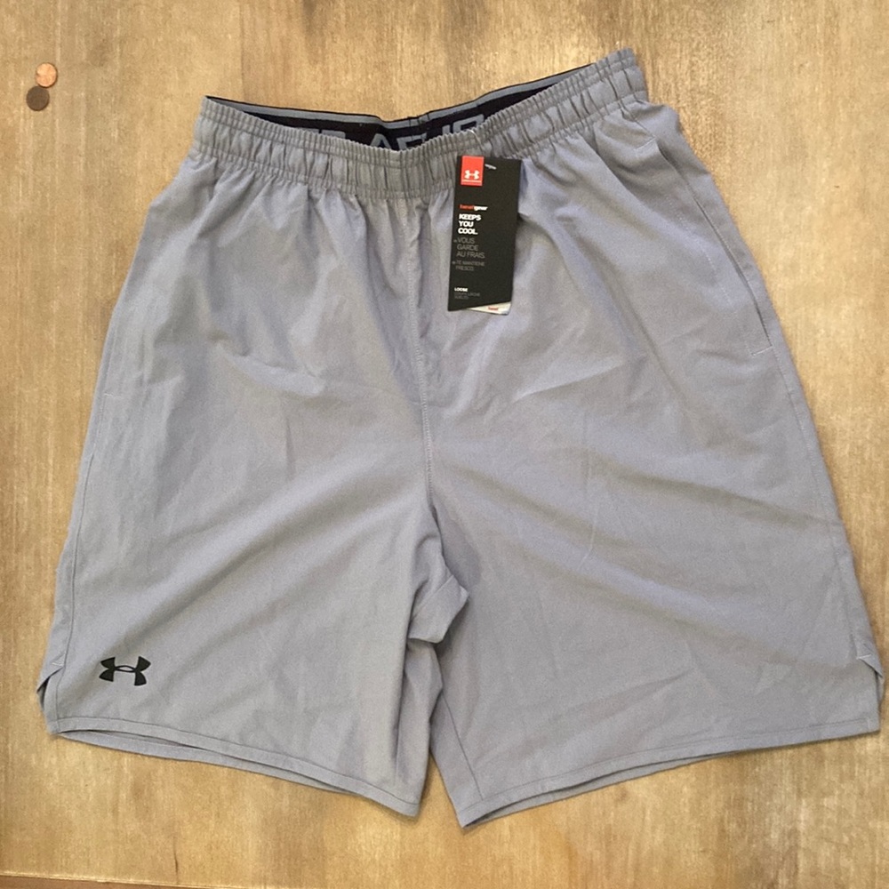 Under Armour Men’s Heat Gear Loose Athletic shorts. Size Small